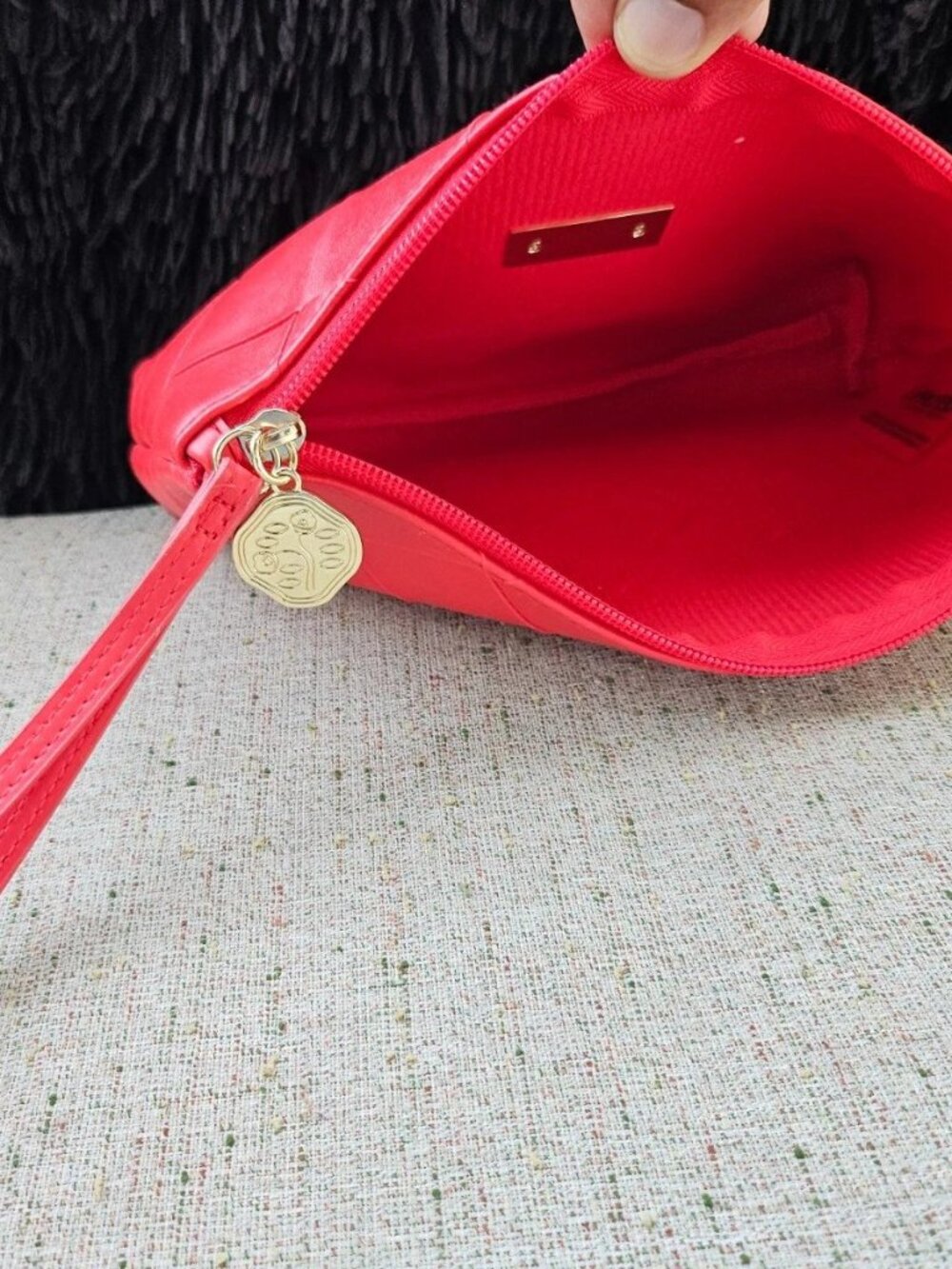 Shiseido Make Up Pouch Red Travel Bag Cosmetic Bag Gold tone Zip Closure - Picture 9 of 12